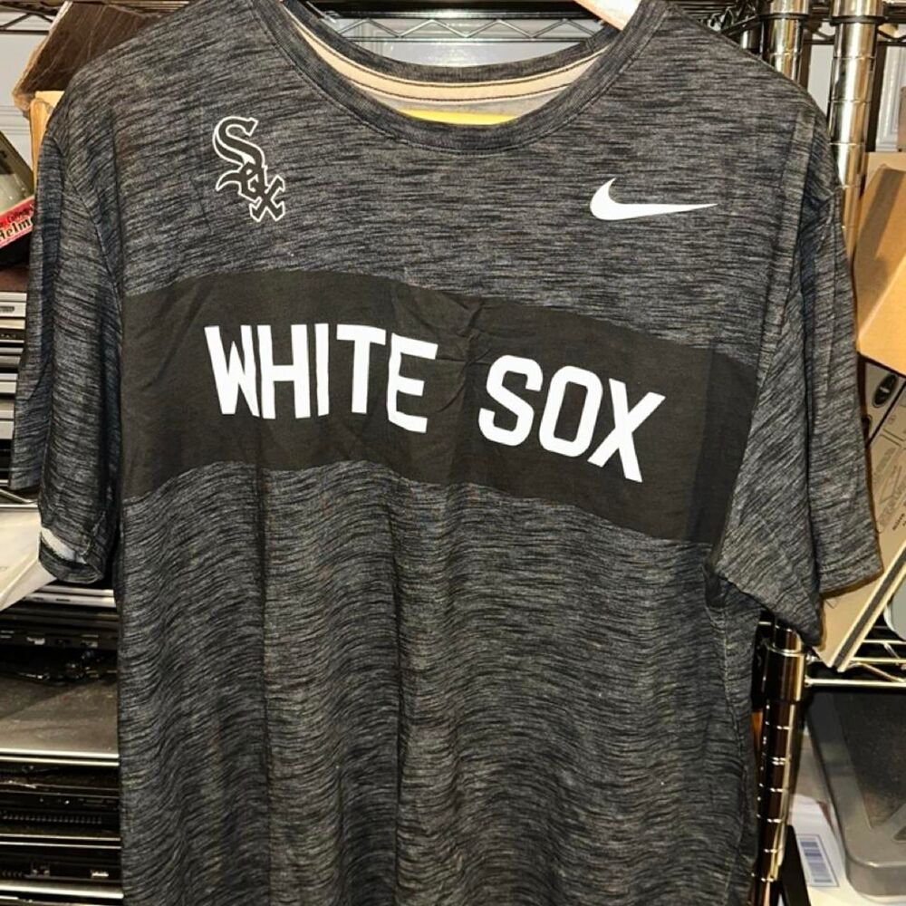 Nike Men's Grey and Black T-shirt
